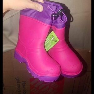 Girl's boots size 8